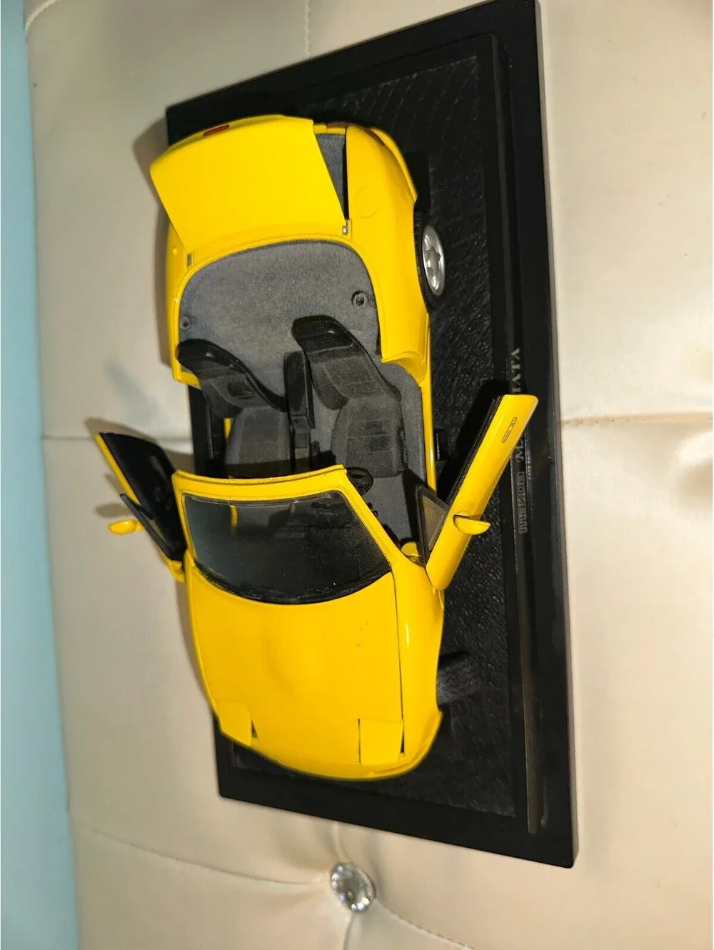 Kyosho Yellow MX-5 Miata Vintage Model Car Detailed 1:18